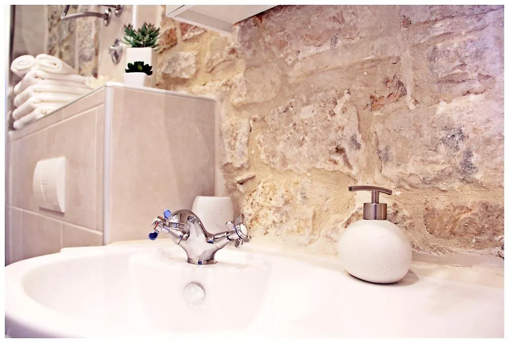 Guest House Tragurion Trogir Hırvatistan